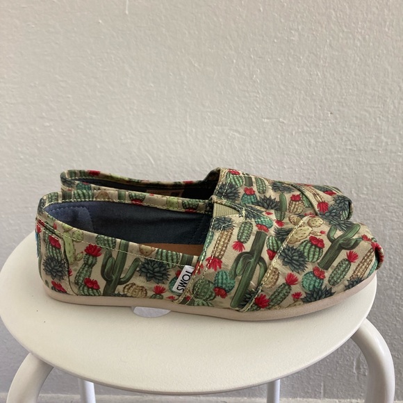 TOMS Classic Slip-on Shoes - Picture 1 of 6